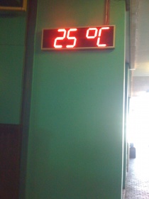 Электронные часы-термометр для улицы (Яркость светодиода 3,5 кд. - прямое солнце). Высота знака 18 с