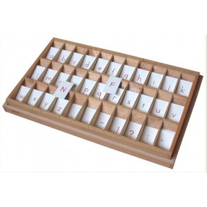 Английский алфавит на пластиковых табличках. Красный. Печатные буквы арт. МП13189