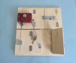 Тактильно-развивающая панель тип 4 (с набором замочков) арт. ИА22973