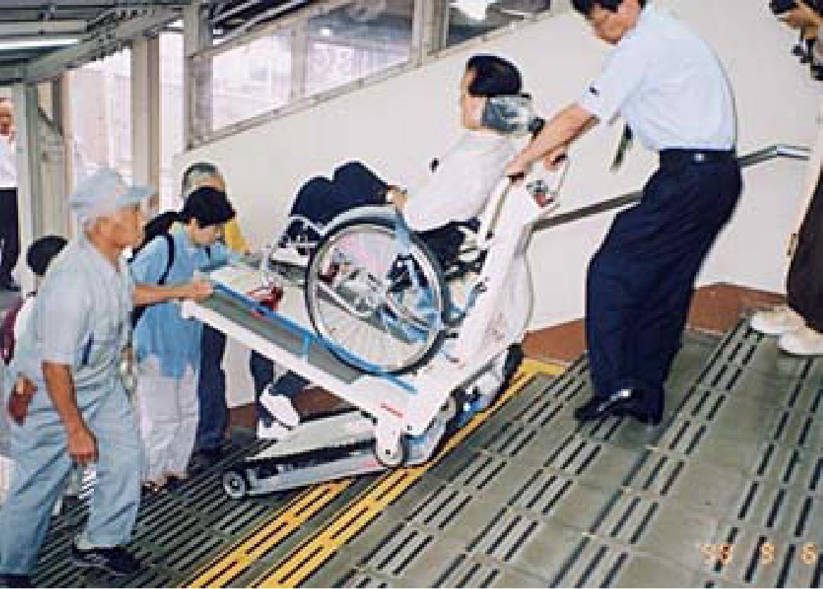 Гусеничный подъемник для инвалида