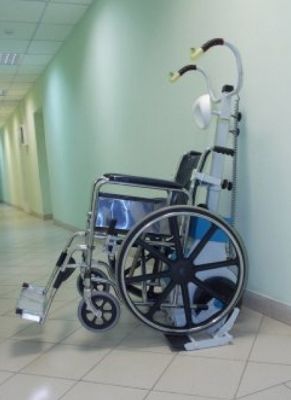 Лестничный электрический подъемник для инвалидов Пума УНИ 160 (ступенькоход)