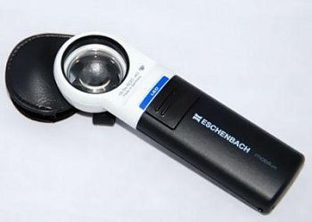 Лупа карманная с подсветкой Illuminated Magnifiers MOBILUX LED 12,5х арт. ИА3703