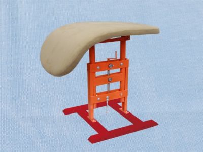 Конь гимнастический прыжковый с механизмом подъема