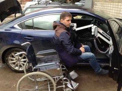 Автомобильный подъемник для инвалидов MINIK. Крепление на петли