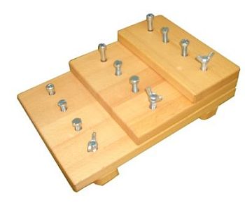 Тренажер для развития силы пальцев рук Панель настольная с винтами арт. 16537МО404.10