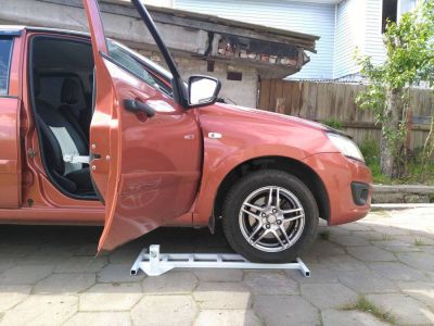 Подъёмник для инвалидов MINIK в автомобиль