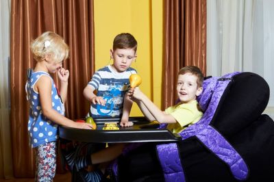 Столик-приставка