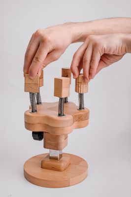 Тренажер для развития силы пальцев рук 203.10