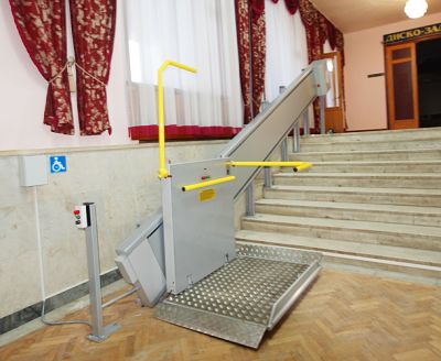 Подъемник для инвалидов для лестничного марша с электроприводом «ИНВАЛИФТ» арт.12399